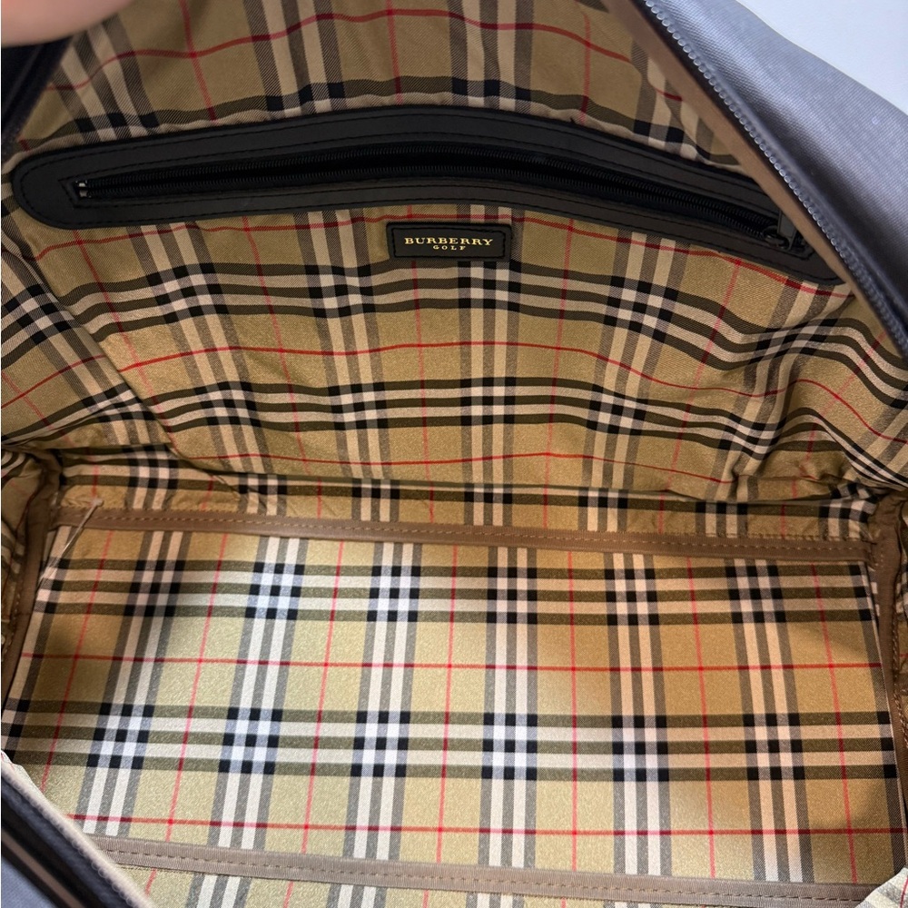 Burberry Golf 45 Black Duffel with House Check Pattern - Picture 8 of 11